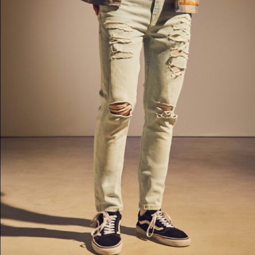 Men’s skinny jeans.